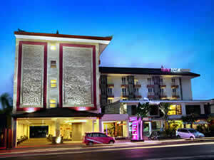 バリ島スミニャックのおすすめホテル「フェイブホテルウマラス」