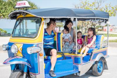 沖縄で三輪タクシー「トゥクトゥク」レンタル開始