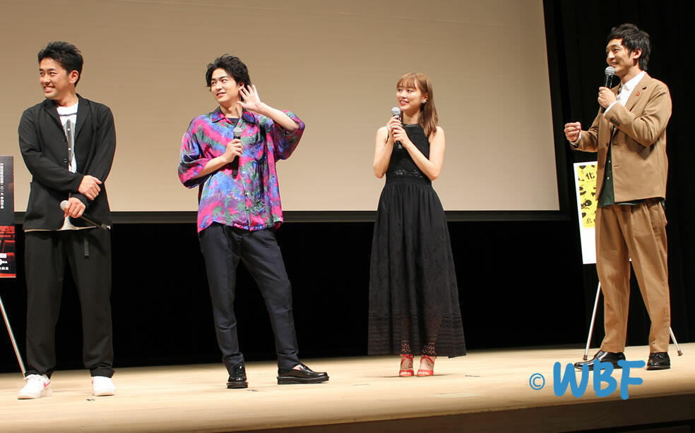 舞台挨拶の様子、左から芝聡監督、稲葉友さん、内田理央さん、村田秀亮さん