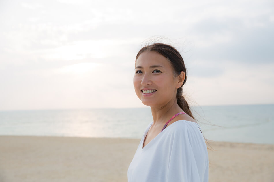 【小浜島・最高の朝体験】絶景ビーチで太陽パワーを全身に浴びる1日のはじまり