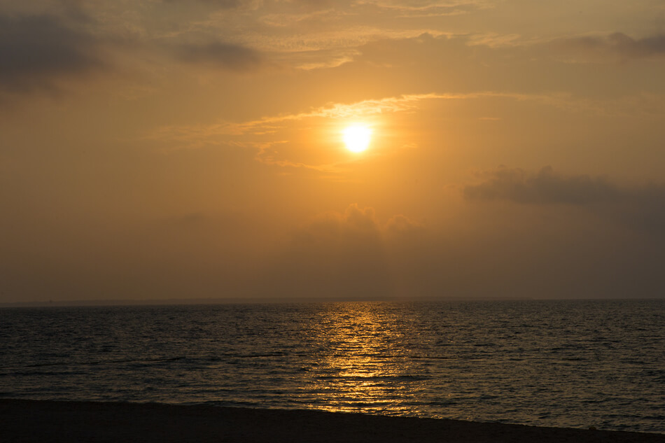 【小浜島・最高の朝体験】絶景ビーチで太陽パワーを全身に浴びる1日のはじまり