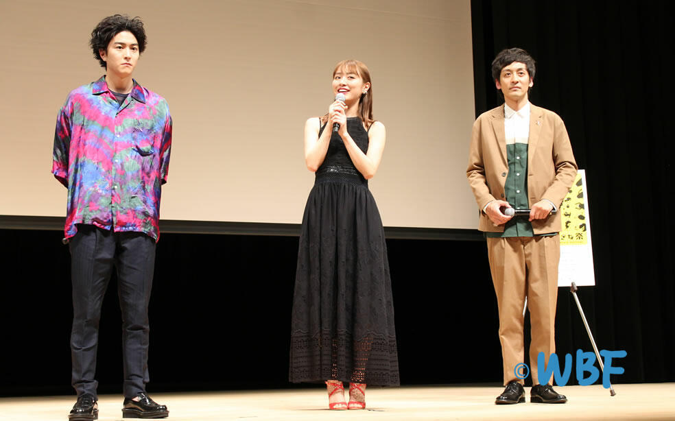 舞台挨拶の様子、左から稲葉友さん、内田理央さん、村田秀亮さん