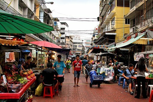 タイ最大の日本人街！「タニヤ通り」の屋台街