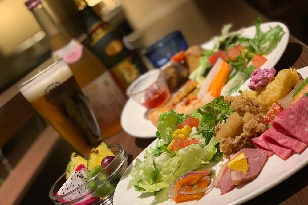 ディナーブッフェ+ドリンク1杯付|ベストウェスタン沖縄幸喜ビーチ(WBFくがにクーポン)